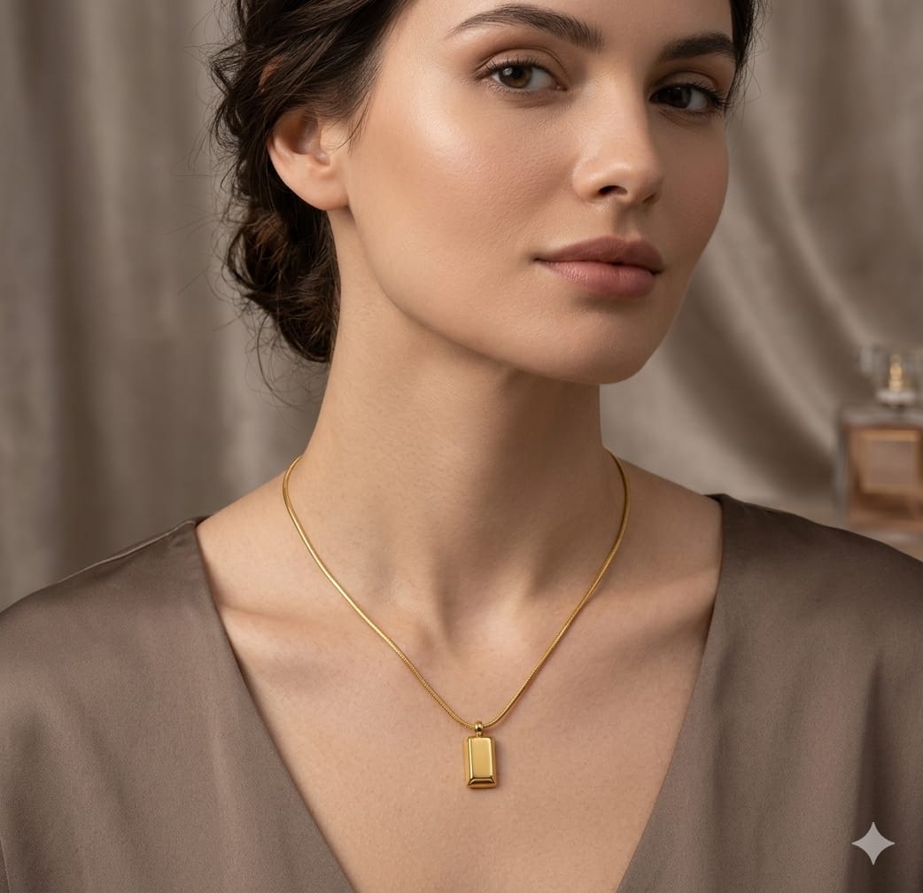 Elegant Gold Pendent